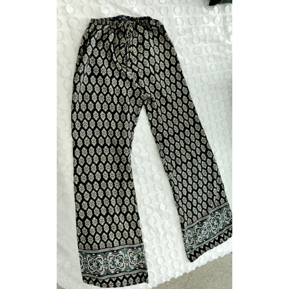 Patterned flare bottom pants size x small - Picture 3 of 6